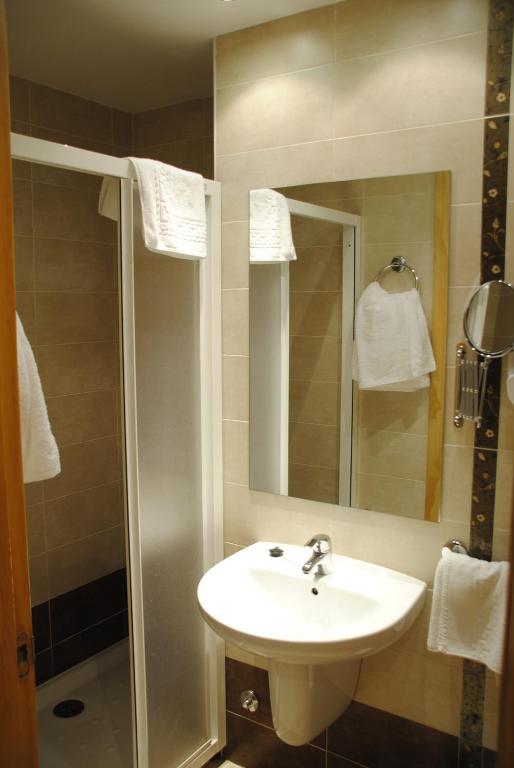 Hotel Alegría Banos De Montemayor Quarto foto